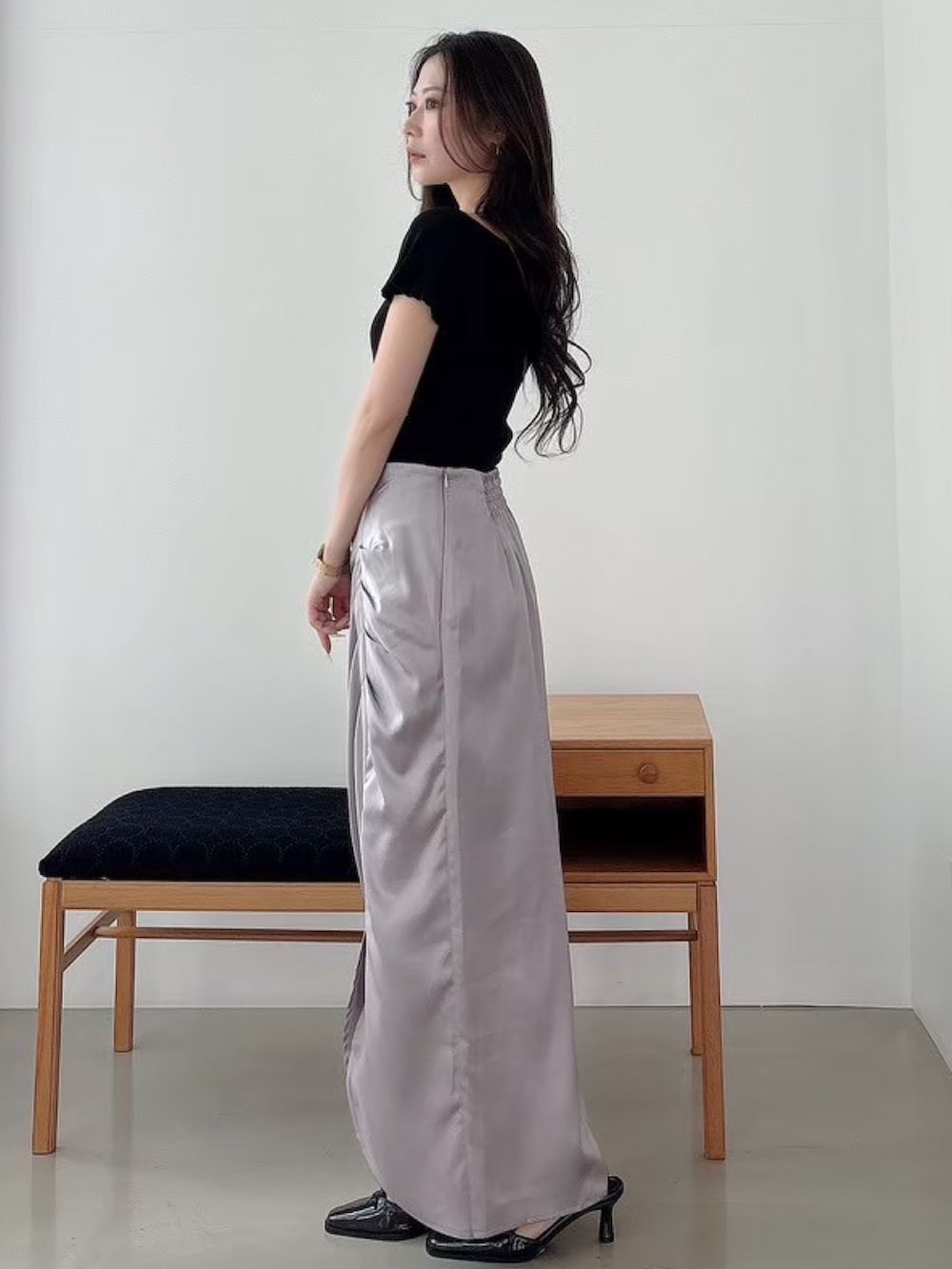 「MERCURYDUOのチェーン付きオフショルニット（ニット/セーター、ブラック系）」を使った、mikaさん（レディース・155cm）の夏コーディネートの5枚目の写真