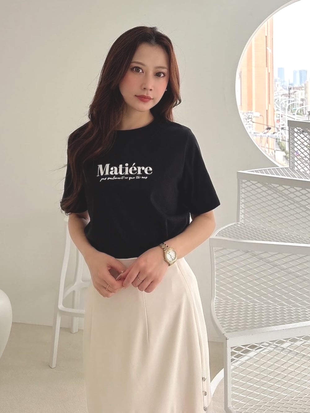 「MERCURYDUOのパネルシアー切替ナロースカート（スカート、ピンク系）」を使った、mikaさん（レディース・155cm）の春コーディネートの2枚目の写真