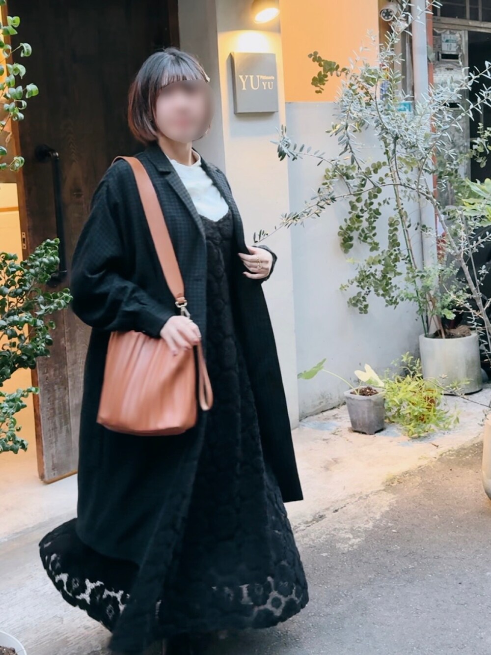 「低身長コーデ、秋冬コーデ、大人カジュアル」｜「Rootyのアイテム（ショルダーバッグ、オレンジ系）」を使った、𝓐𝓸𝓲さん（レディース・152cm）の秋コーディネートの2枚目の写真