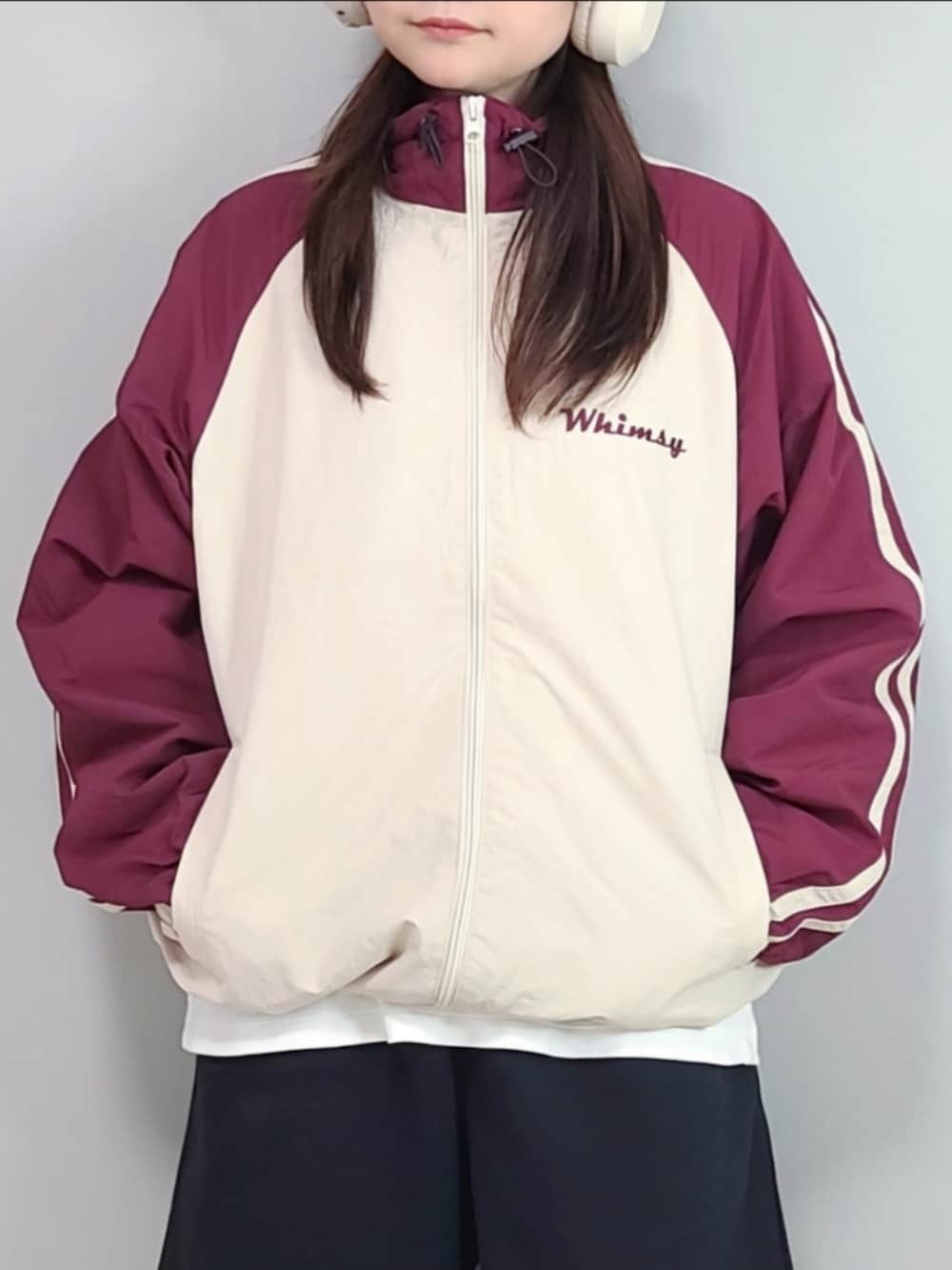 「PR、STARTING OVER、スターティングオーバー、トラックジャケット、ナイロンジャケット、春コーデ、プチプラ、今日のコーデ、メンズライク、ストリート、低身長、低身長コーデ、春アウター」｜「Starting Overのfront embroidery raglan sleeves nylon jacket/フロント刺繍 ラグランスリーブ ナイロンジャケット（ナイロンジャケット、ホワイト系）」を使った、パン粉さん（レディース・151cm）の春コーディネートの5枚目の写真