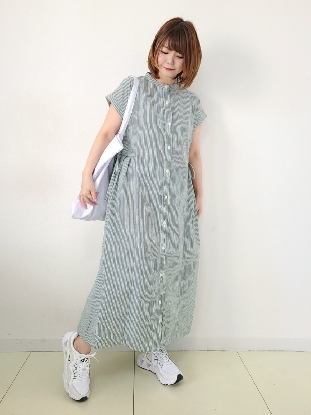 「URLab、URBAN RESEARCH、urban research lab、はじめましてコーデ」｜「UR Lab.の『UR TECH Smart Linen Touch』ウエストタックフレンチワンピース（ワンピース、グリーン系）」を使った、パン粉さん（レディース・151cm）の春コーディネートの2枚目の写真