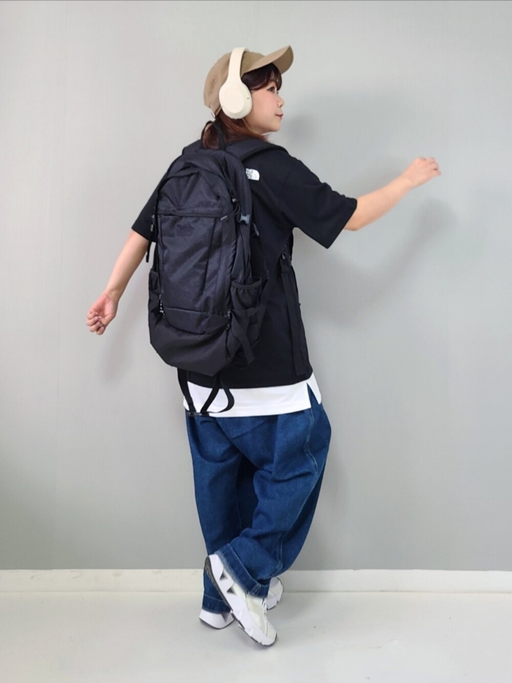 「WEGO、ウィゴー(WEGO)、デニム、デニムパンツ、PR、ストリート、メンズライク、レイヤードスタイル、初夏コーデ、キャップ、プチプラ、スニーカー、白スニーカー、休日スタイル、低身長」｜「WEGOのWEGO/バギーパンツ（デニムパンツ、ブルー系）」を使った、パン粉さん（レディース・151cm）の春コーディネートの5枚目の写真