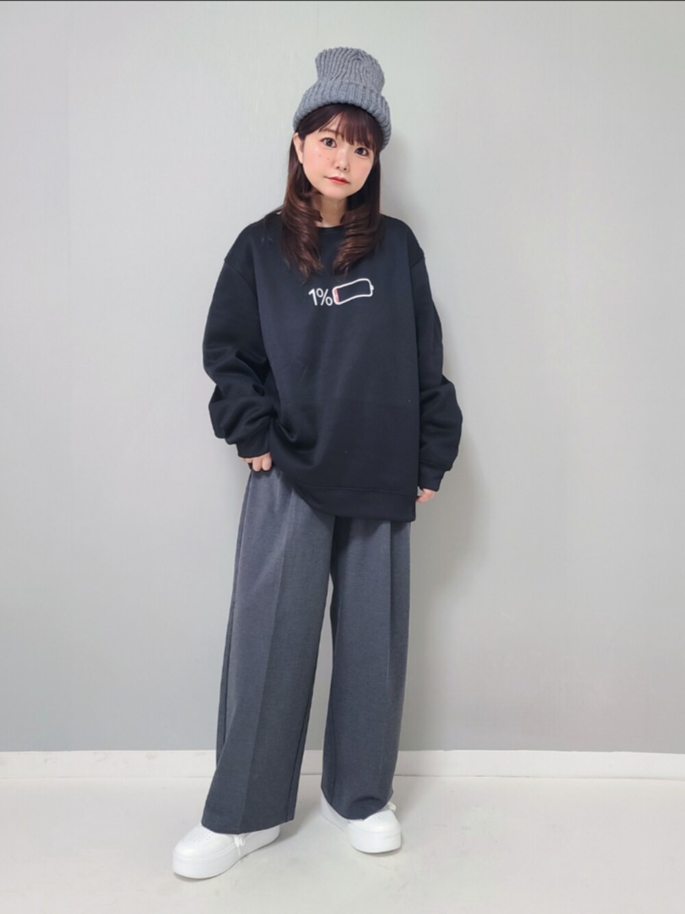 「新星WEARISTAにエントリー、shein、プチプラ、シンプルコーデ、スウェット、ニット帽、メンズライク、ビッグシルエット、休日スタイル、スニーカー、GU、GUコーデ、ストリート」｜「SHEINのアイテム（スウェット、ブラック系）」を使った、パン粉さん（レディース・151cm）の冬コーディネートの2枚目の写真