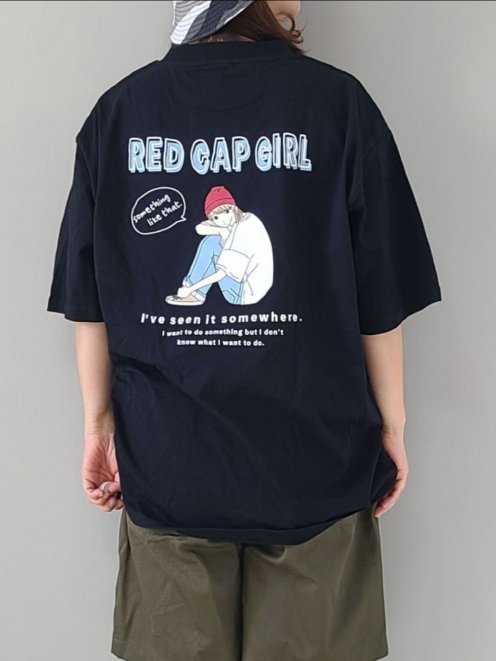 「johnscloset、ジョンズクローゼット、redcapgirl、バケットハット、スポーツサンダル、プリントT、ロゴT、ハーフパンツ、プチプラ、メンズライク、ストリート、夏コーデ、フェスコーデ、お出かけコーデ」｜「Red Cap Girlの【a-r】〔Red Cap Girl/レッドキャップガール〕天竺 バックプリントビッグシルエット半袖Tシャツ/ボックスシルエット（Tシャツ/カットソー、ブラック系）」を使った、パン粉さん（レディース・150cm）の夏コーディネートの4枚目の写真
