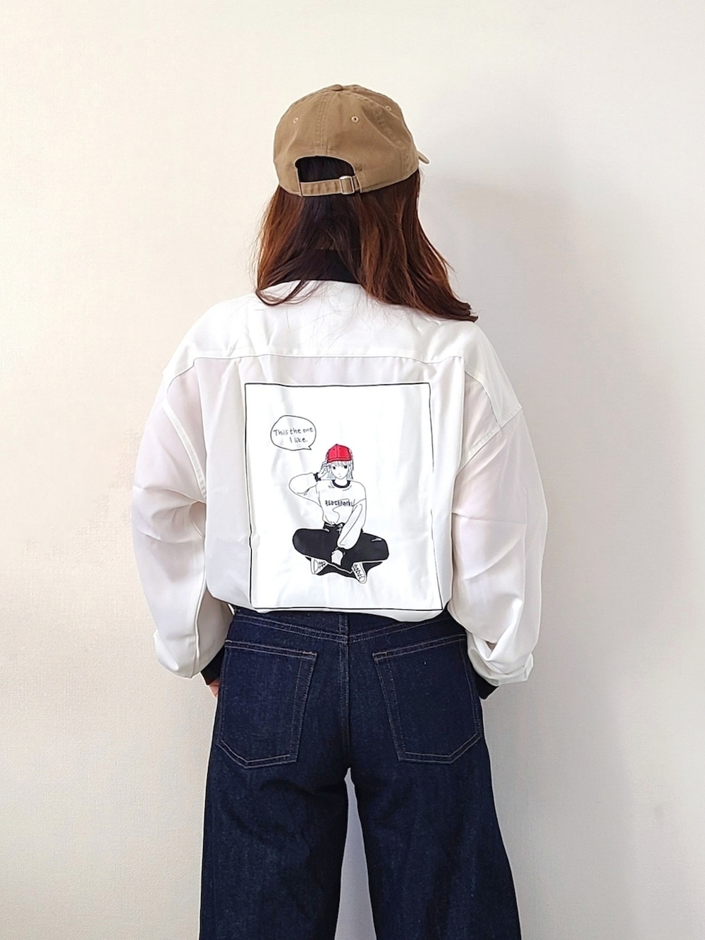 「シャツスタイル、johnscloset、ジョンズクローゼット、redcapgirl、シンプルコーデ、GU、休日スタイル、メンズライク、ビッグシルエット、プチプラ、キャップ、スニーカーコーデ、コンバース、モノトーン、春服みてみて」｜「Red Cap Girlの【a-r】〔Red Cap Girl/レッドキャップガール〕ナチュラルストレッチポリエステル RCGバックプリント ルーズサイズシャツ 長袖（シャツ/ブラウス、ホワイト系）」を使った、パン粉さん（レディース・151cm）の春コーディネートの3枚目の写真