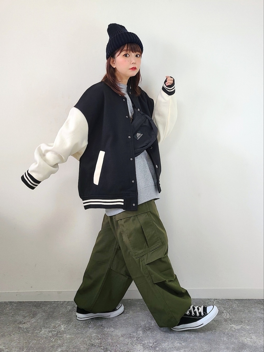 「confirm、コンファーム、スタジャン、WEARハロウィン2022、ストリート、メンズライク、カーゴパンツ、ニット帽、スニーカー、ビッグシルエット、オーバーサイズ、秋冬コーデ、休日スタイル、プチプラ、GU」｜「ConfirmのPEメルトンルーズスタジャン【Confirm】（スタジャン、ブラック系）」を使った、パン粉さん（レディース・151cm）の秋コーディネートの3枚目の写真