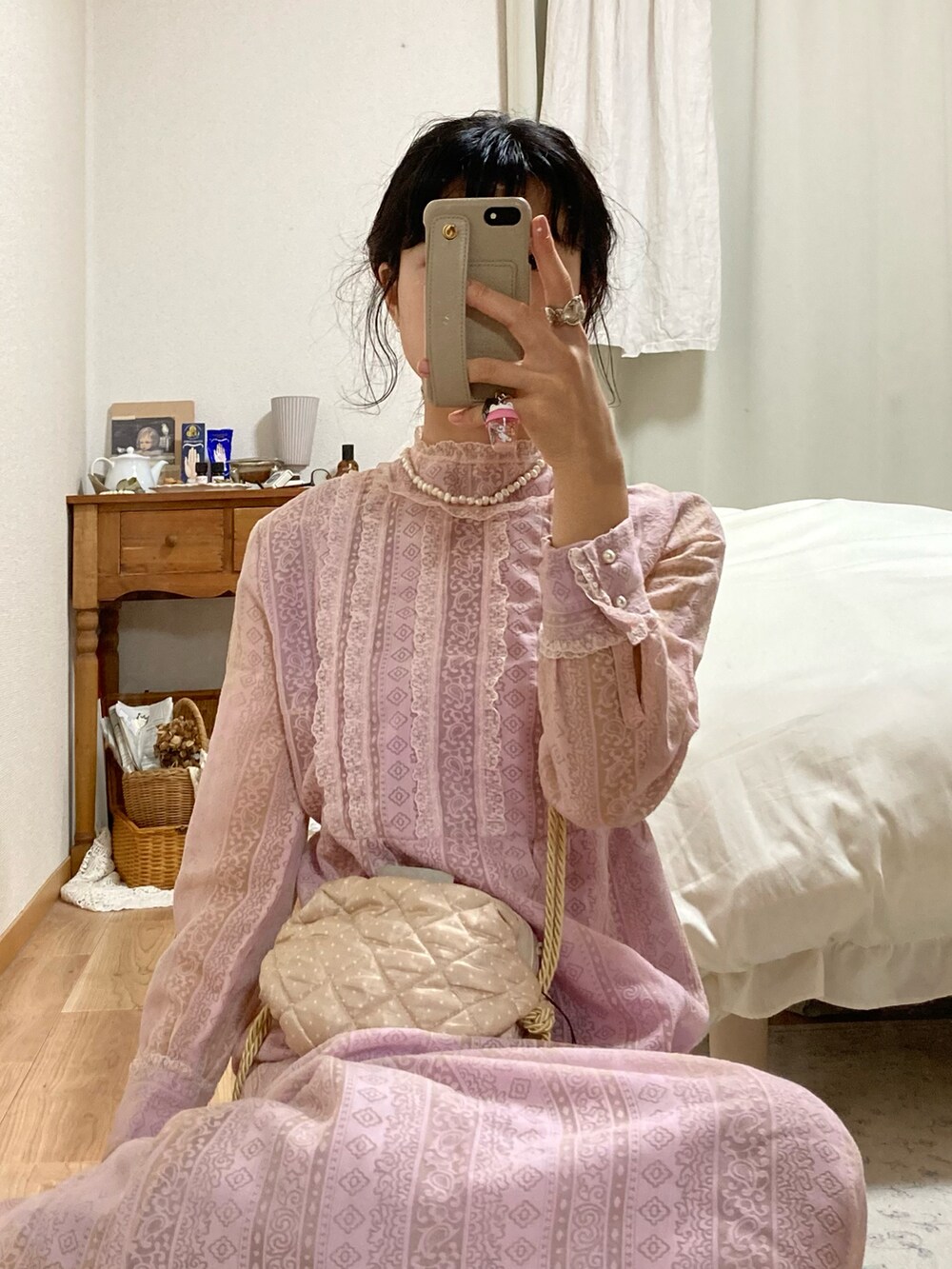 「結婚式、結婚式 ワンピース、オケージョン、ヴィンテージ、ガーリー、フリル、結婚式二次会スタイル、お呼ばれスタイル、ナイトドレス、古着MIX」｜「古着のアイテム（ドレス、ピンク系）」を使った、a yaさん（レディース・161cm）の秋コーディネートの2枚目の写真