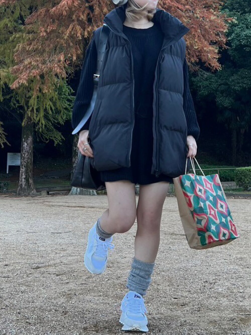 「似合うラボに行こう、今日のコスメと服、休日スタイル、オールインワン、ダウンベスト、スニーカー、ストリート、ベスト、ショルダーバッグ、春アウター、デートコーデ、春コーデ、プチプラ、スポーツミックス、ニット帽」|「Instagramやってます!のアイテム(その他、ホワイト系)」を使った、カフェ店長aoiさん(骨格ウェーブ・レディース・147cm)の冬コーディネートの5枚目の写真