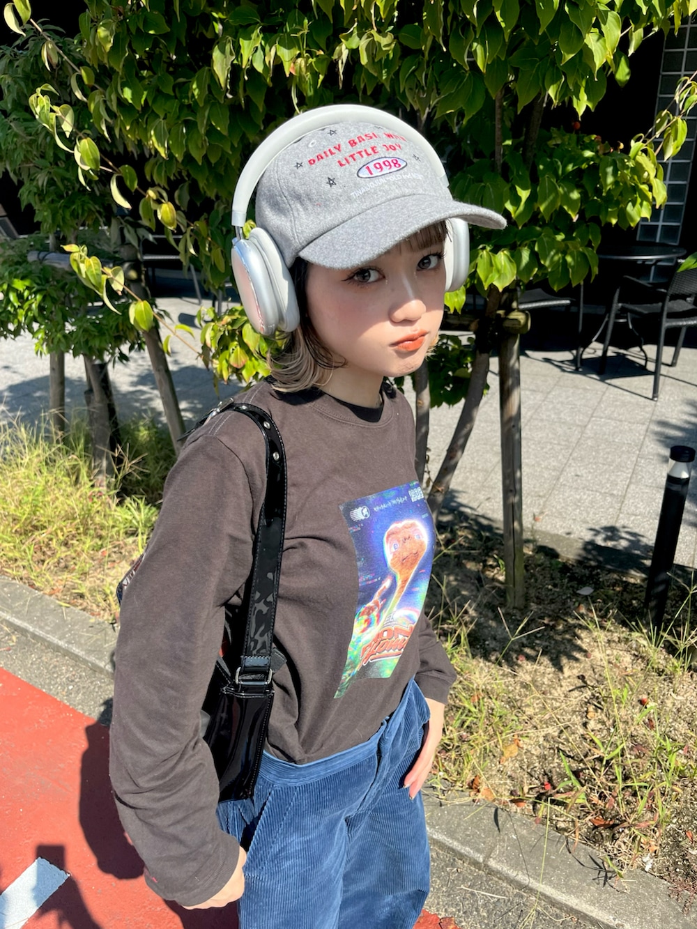 「今日のコスメと服、PR、ブーツ、きれいめカジュアル、ロゴT、コーデュロイ、シャツスタイル、キャップ、ストリート、お出かけコーデ、スポーツミックス、アウトドアスタイル、ロンT、ブルー、秋服コーデ」|「TINA:JOJUNのオリジナル刺繍入り メルトンキャップ TINA:JOJUN(キャップ、グレー系)」を使った、カフェ店長aoiさん(骨格ウェーブ・レディース・147cm)の秋コーディネートの4枚目の写真