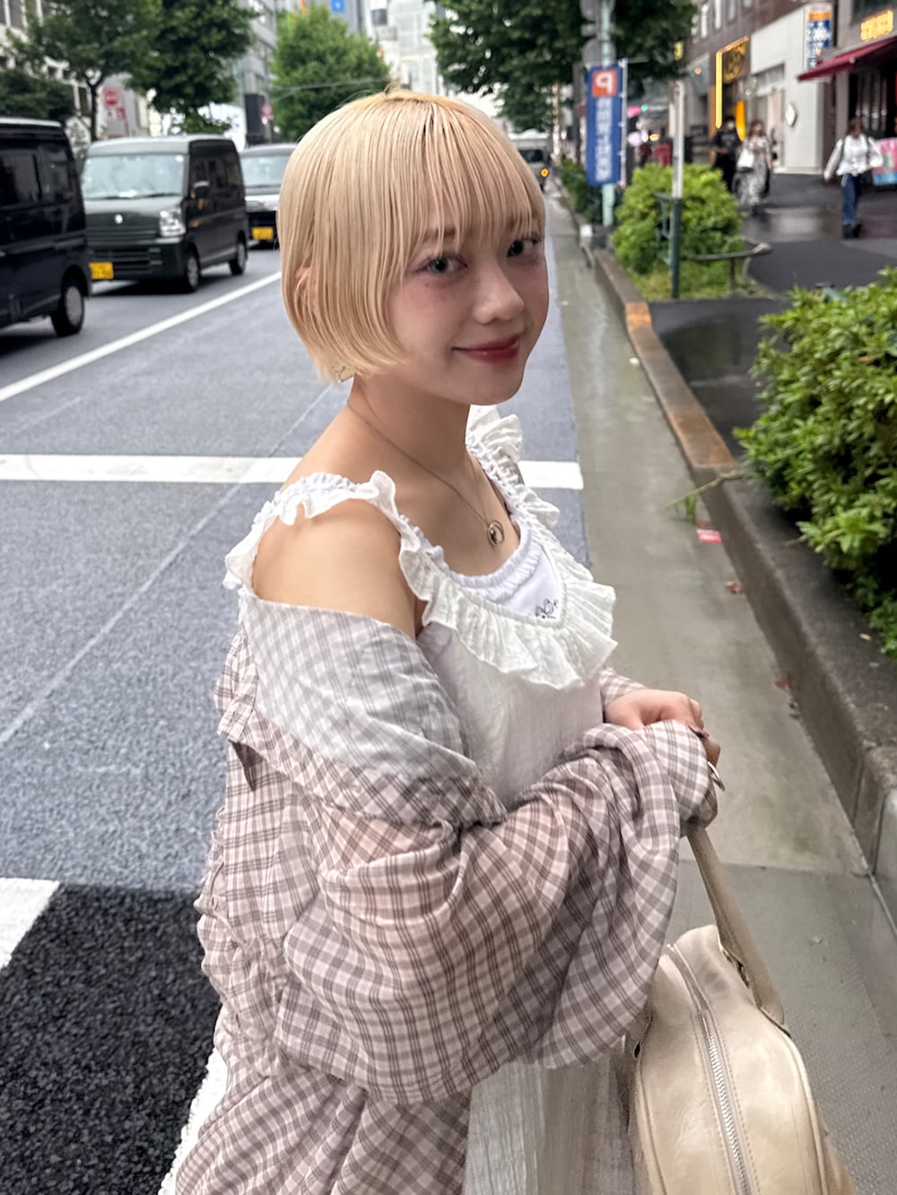 「ロングワンピース、ワンピース、ワンピースコーデ、低身長コーデ、低身長、ボストンバッグ、低身長女子、夏コーデ、ワンピーススタイル、休日スタイル、淡色コーデ、サンダル、チェック、シアートップス」｜「Instagramやってます！のアイテム（その他、ホワイト系）」を使った、カフェ店長aoiさん（レディース・147cm）の夏コーディネートの2枚目の写真