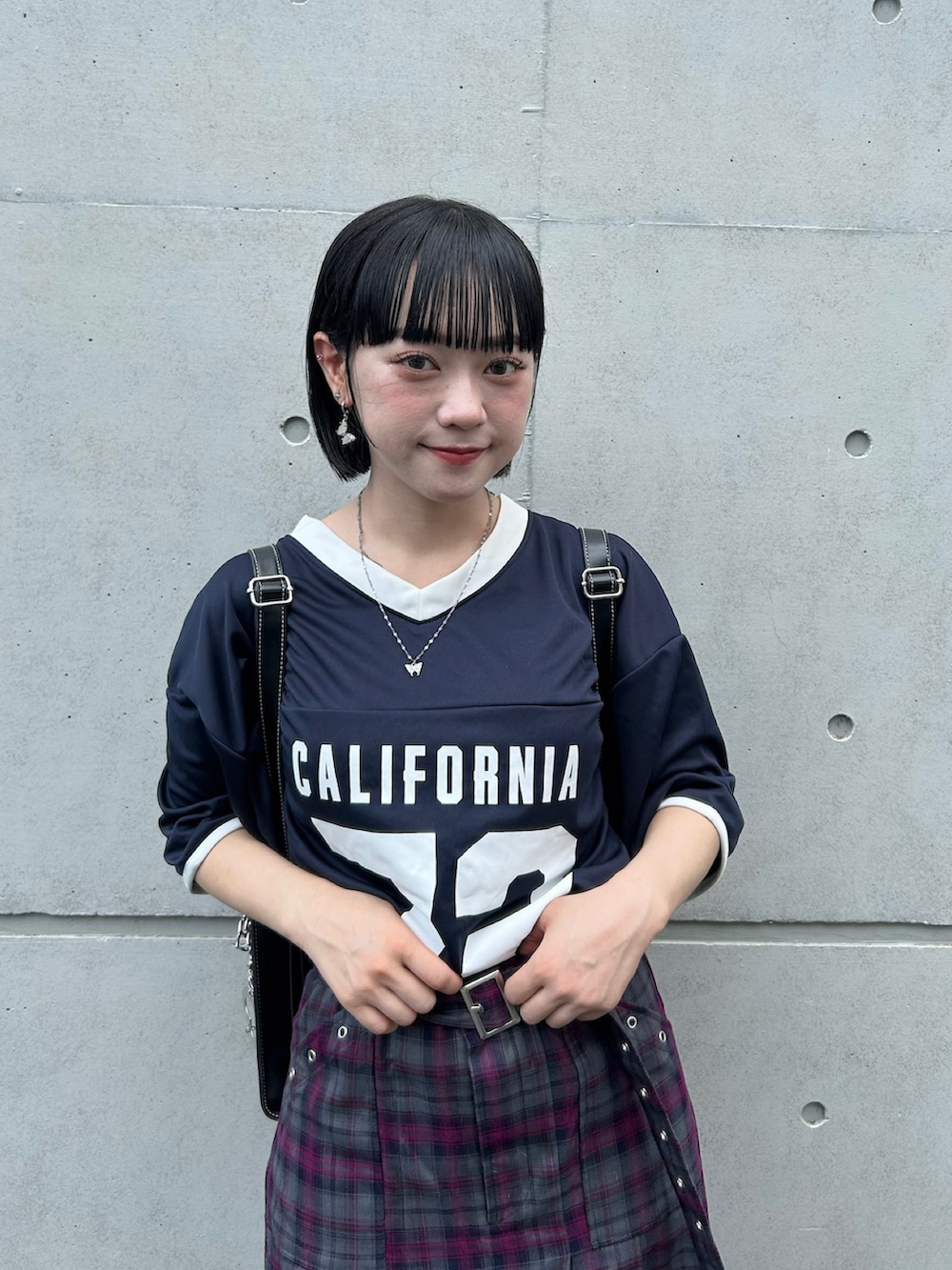 「低身長女子、骨格ウェーブ、低身長コーデ、アツいコーデ全部見せ、秋服準備はじめました、お出かけコーデ、ロゴT、ナンバーTシャツ、厚底シューズ、チェック、チェックスカート、厚底ブーツ、ブーツ、スカート、Tシャツ」｜「Instagramやってます！のアイテム（その他、ホワイト系）」を使った、カフェ店長aoiさん（骨格ウェーブ・レディース・147cm）の夏コーディネートの5枚目の写真