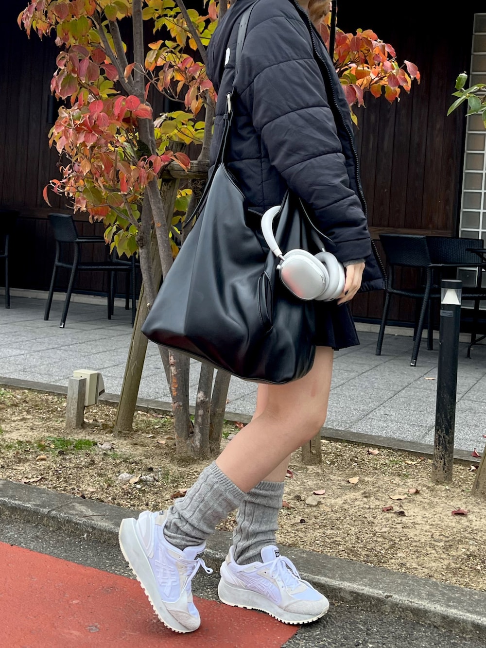 「ダウンジャケット、ノースフェイス、ストリート、ミニスカート、レイヤードスタイル、韓国ファッション、冬アウター、休日スタイル、スニーカー、ニット帽、お出かけコーデ、冬のコーデ、オトナカジュアル、低身長コーデ、ワントーンコーデ」|「Instagramやってます!のアイテム(その他、ホワイト系)」を使った、カフェ店長aoiさん(骨格ウェーブ・レディース・147cm)の冬コーディネートの2枚目の写真