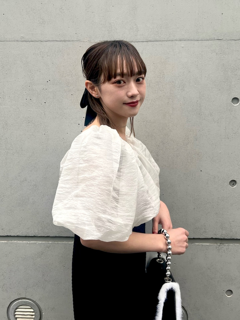 「オケージョン、オケージョンスタイル、ドレス、春先取り、低身長コーデ、ロングワンピース、ロングスカート、モノトーン、休日スタイル、ワンピース、結婚式、大人かわいい、春服、低身長、フリル」|「Instagramやってます!のアイテム(その他、ホワイト系)」を使った、カフェ店長aoiさん(骨格ウェーブ・レディース・147cm)の冬コーディネートの2枚目の写真