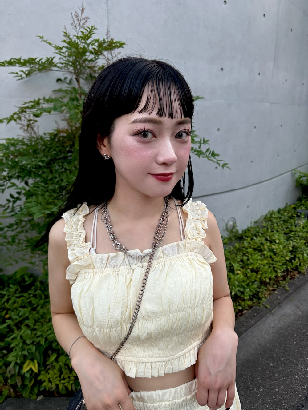 「夏コーデ、テーマパークコーデ、さらっと晴れやかスナップ、休日スタイル、オトナカジュアル、お出かけコーデ、大人コーデ、ラクチンコーデ、シンプル、セットアップ、キレイめ、初夏コーデ、厚底サンダル、低身長コーデ、プチプラ」｜「Instagramやってます！のアイテム（その他、ホワイト系）」を使った、カフェ店長aoiさん（骨格ウェーブ・レディース・147cm）の夏コーディネートの2枚目の写真