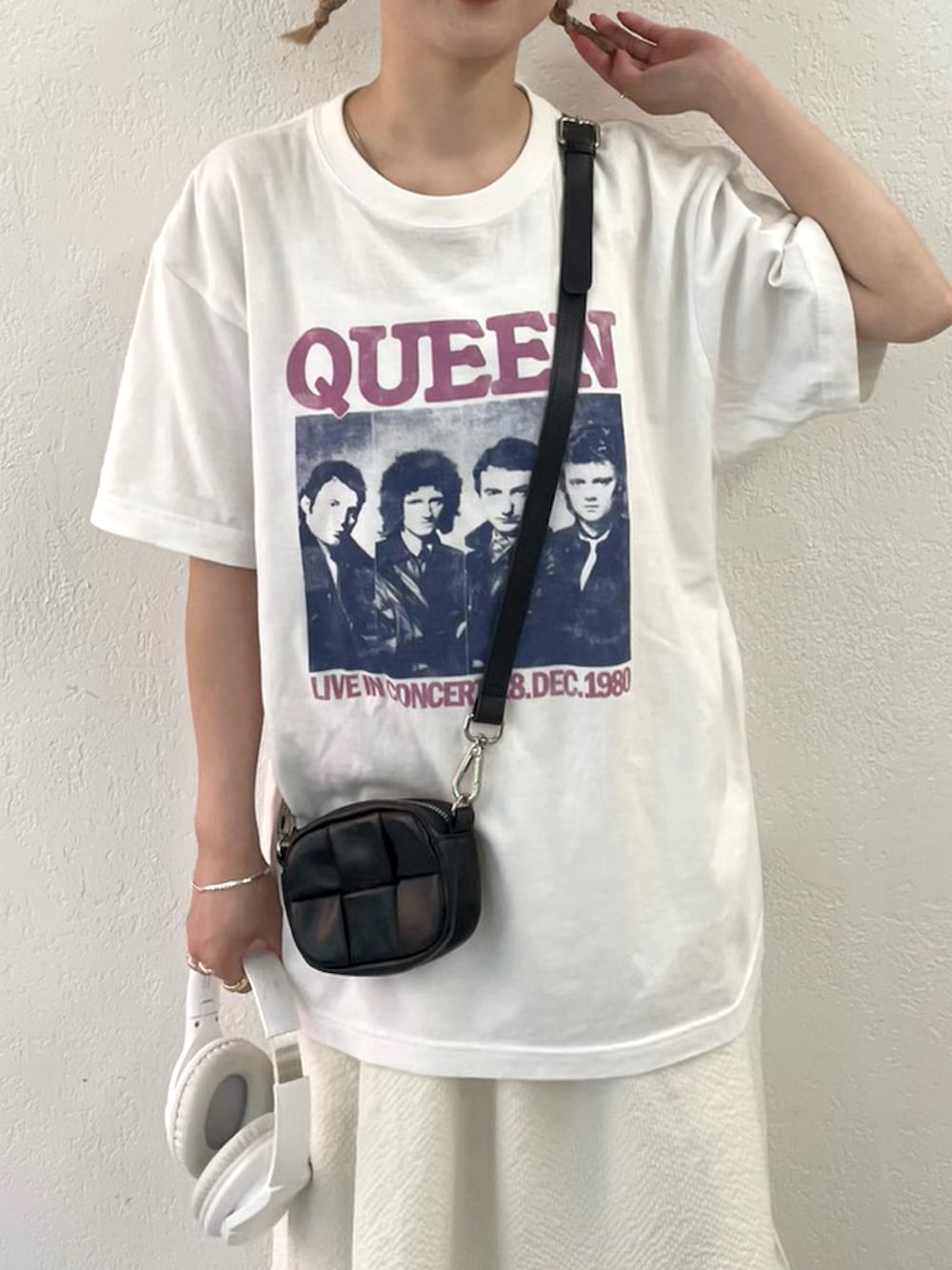 「アツいコーデ全部見せ、今日のコスメと服、プチプラ、モノトーン、ロングスカート、ロゴT、マーメイドスカート、厚底シューズ、ショルダーバッグ、秋先取りコーデ、ミニバッグ、低身長コーデ、バンドT、Tシャツ、WEARyouthコーデ」｜「Instagramやってます！のアイテム（その他、ホワイト系）」を使った、カフェ店長aoiさん（骨格ウェーブ・レディース・147cm）の夏コーディネートの5枚目の写真