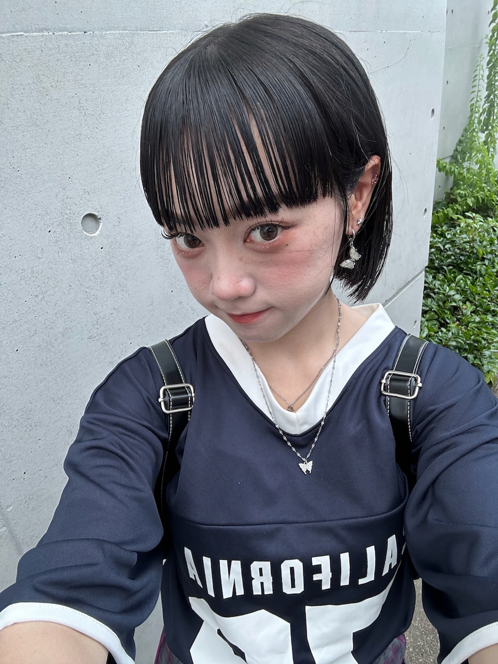 「低身長女子、骨格ウェーブ、低身長コーデ、アツいコーデ全部見せ、秋服準備はじめました、お出かけコーデ、ロゴT、ナンバーTシャツ、厚底シューズ、チェック、チェックスカート、厚底ブーツ、ブーツ、スカート、Tシャツ」｜「Instagramやってます！のアイテム（その他、ホワイト系）」を使った、カフェ店長aoiさん（骨格ウェーブ・レディース・147cm）の夏コーディネートの2枚目の写真