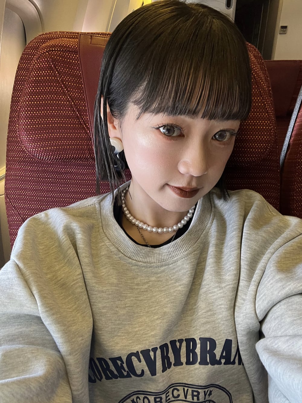 「似合うラボに行こう、今日のコスメと服、デニム、スウェット、休日スタイル、スニーカー、モノトーン、メガネ女子、ストリート、春服みてみて、ロゴスウェット、サングラス、低身長コーデ、デニムパンツ、レイヤードスタイル」｜「Instagramやってます！のアイテム（その他、ホワイト系）」を使った、カフェ店長aoiさん（骨格ウェーブ・レディース・147cm）の冬コーディネートの2枚目の写真