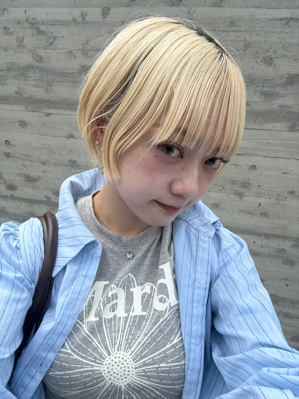 「ガーリー、低身長コーデ、Mardi Mercredi、ロングブーツ、シャツスタイル、ティーシャツ、Tシャツ、ロゴT、ミニスカート、スカート、ブーツ、低身長、今日のコーデ、大人カジュアルコーデ、大人かわいい」|「Instagramやってます!のアイテム(その他、ホワイト系)」を使った、カフェ店長aoiさん(レディース・147cm)の夏コーディネートの2枚目の写真