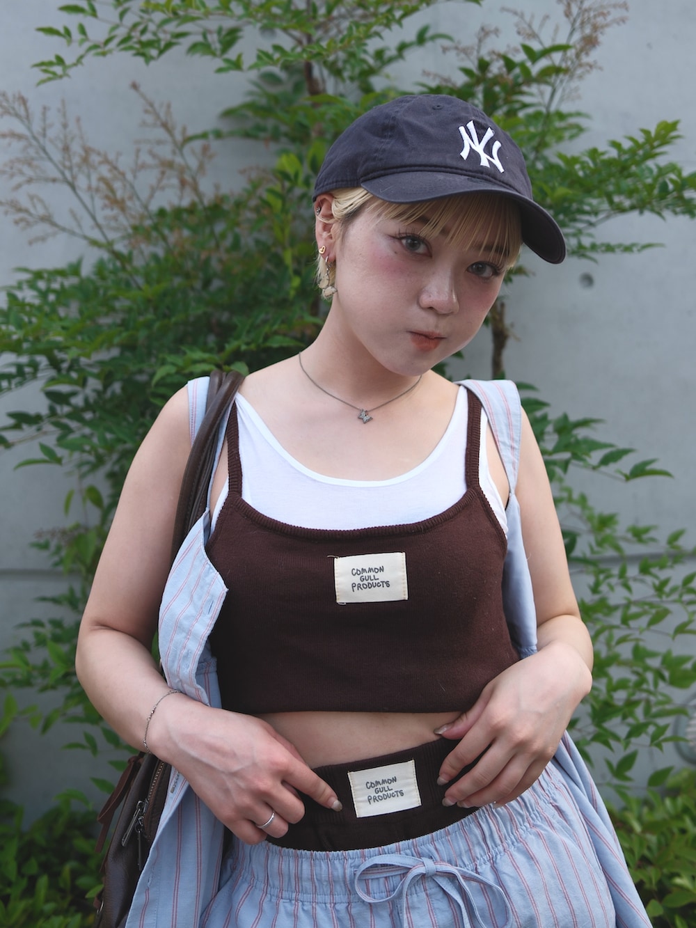「セットアップ、ストライプ、キャップ、低身長コーデ、キャップ女子、ニューエラ、キャミソール、サンダル、カジュアル、カジュアルコーデ、低身長女子、ブラウン、秋服準備はじめました、お出かけコーデ、プチプラ」|「Instagramやってます!のアイテム(その他、ホワイト系)」を使った、カフェ店長aoiさん(レディース・147cm)の秋コーディネートの4枚目の写真