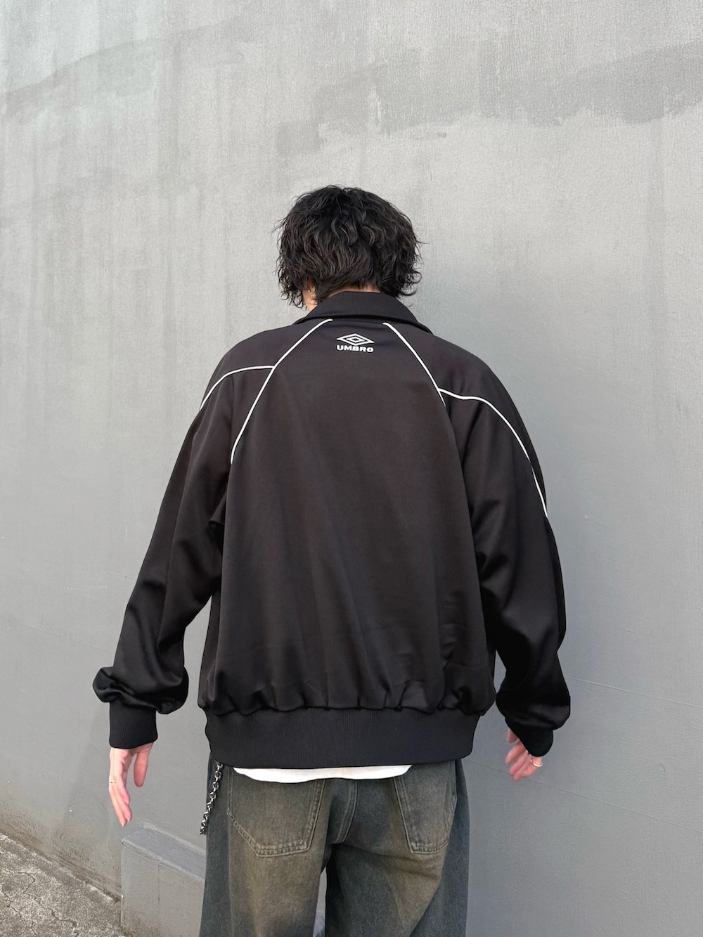UMBRO×Lui's】パイピングトラックジャケットを使った人気ファッション