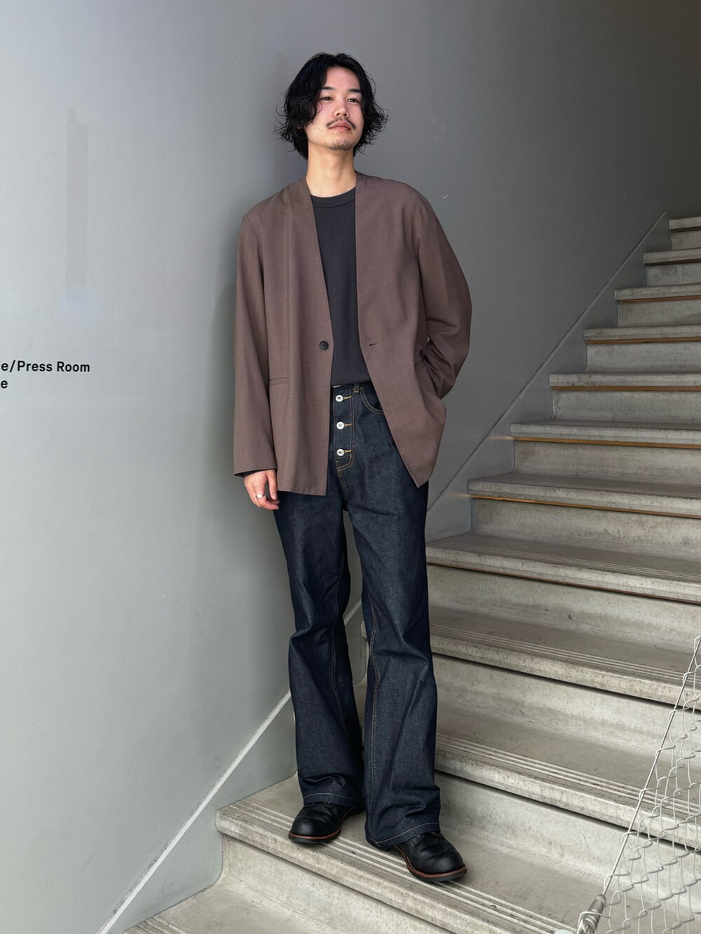「tk.TAKEO KIKUCHI、いいね、save、フォローお願いします🤑、ノーカラージャケット、カーディガン、デニムパンツ、きれいめカジュアル、きれいめ、オトナカジュアル」｜「tk.TAKEO KIKUCHIのK’Project by あゆた Classic Star Wide Denim Pants（デニムパンツ、ブルー系）」を使った、kitauraさん（メンズ・172cm）の春コーディネートの2枚目の写真