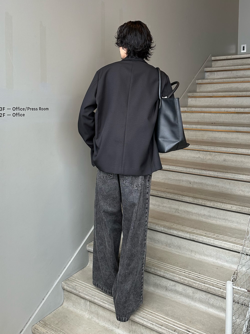 「シンプルスタイル、ジャケット、大人コーデ、いいね、save、フォローお願いします🤑、デニムパンツ、春夏コーデ、tk.TAKEO KIKUCHI」｜「tk.TAKEO KIKUCHIのアソートセットアップ（セットアップ、ブラック系）」を使った、kitauraさん（メンズ・172cm）の春コーディネートの2枚目の写真
