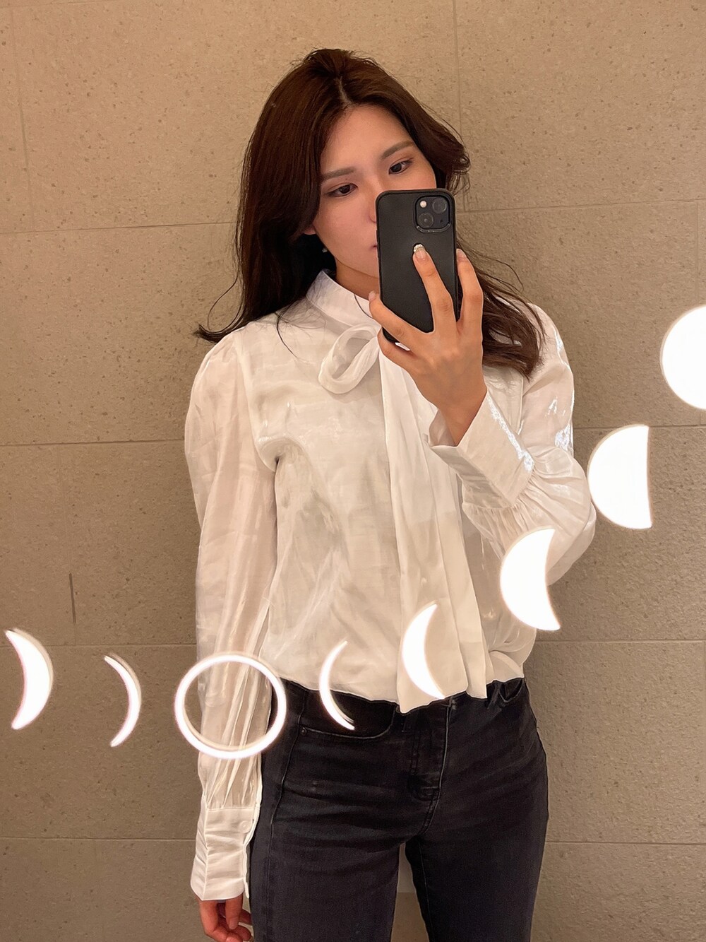 「ALLWHITE、韓国ファッション、韓国コーデ、shein、SHEINコーデ、サテンブラウス、リボンブラウス、大人ガーリー、大人カジュアル、綺麗めカジュアル、きれいめコーディネート、きれいめカジュアル」｜「Sheinのアイテム（シャツ/ブラウス、ホワイト系）」を使った、eri730さん（レディース・163cm）の春コーディネートの3枚目の写真