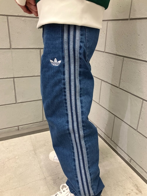 アディカラー デニム ファイヤーバードパンツ、トラックトップの