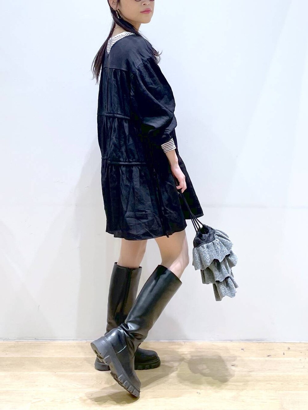 「カジュアル、メンズライク、休日コーデ、楽ちんコーデ、夏コーデ、体型カバー、着痩せ、高見え、きれいめ、LAKOLE、着痩せ・細見え、春コーデ、ブーツ、ショルダーバッグ、GLOBAL WORK」｜「LAKOLEのステンレスミックスマンテルネックレス2 / 114223（ネックレス、その他）」を使った、みーやん。さん（レディース・161cm）の春コーディネートの5枚目の写真