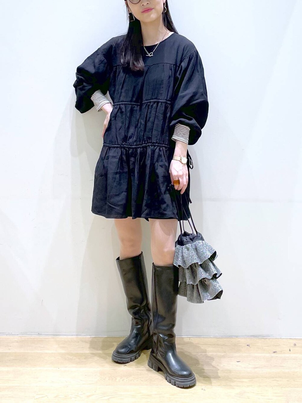 「カジュアル、メンズライク、休日コーデ、楽ちんコーデ、夏コーデ、体型カバー、着痩せ、高見え、きれいめ、LAKOLE、着痩せ・細見え、春コーデ、ブーツ、ショルダーバッグ、GLOBAL WORK」｜「LAKOLEのステンレスミックスマンテルネックレス2 / 114223（ネックレス、その他）」を使った、みーやん。さん（レディース・161cm）の春コーディネートの6枚目の写真