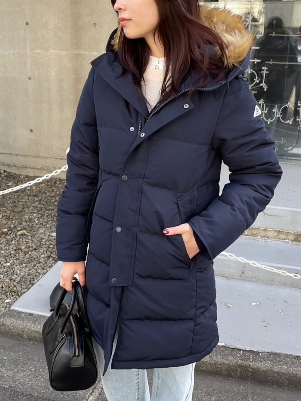 「真冬のあったかスタイル、カジュアルスタイル、パンツスタイル、アウターコーデ、冬服、ダウン、ロングダウン、GEVACO、デニム、デニムパンツ、デニムコーデ、フレア、フレアパンツ、お出かけ、お出かけコーデ」｜「GEVACOの【GEVACO/ゲバコ】タッサーロングダウン（ダウンジャケット/コート、ブルー系）」を使った、Maikaさん（レディース・163cm）の冬コーディネートの5枚目の写真