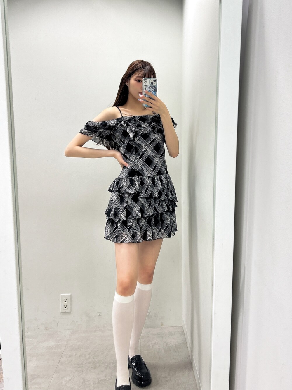 「OLIVE des OLIVEのエンブレム付きローファー（ローファー、ブラック系）」を使った、ᴋᴀɴᴀᴜさん（骨格ナチュラル・レディース・165cm）の夏コーディネートの2枚目の写真