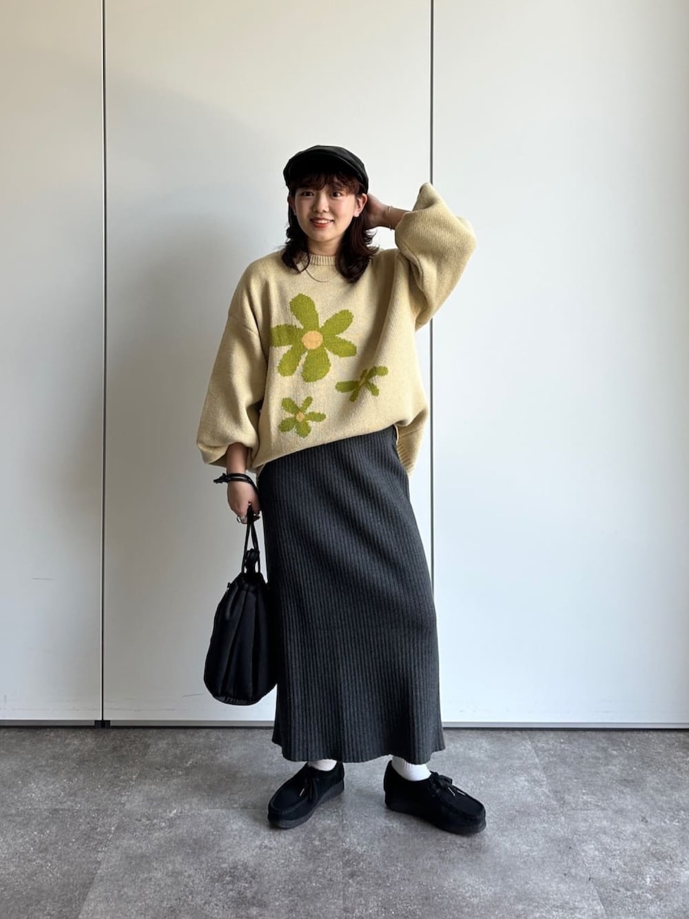 「リブスカート、スカート、スカートコーデ、スカートスタイル、ニットコーデ、ゆるニット、ゆるコーデ、マフラー、ハンチング、巾着バッグ、低身長、低身長コーデ、低身長女子」｜「CPCMのお花ジャガードBIGニット（ニット/セーター、グリーン系）」を使った、ぴぴゆかぴさん（レディース・152cm）の冬コーディネートの3枚目の写真