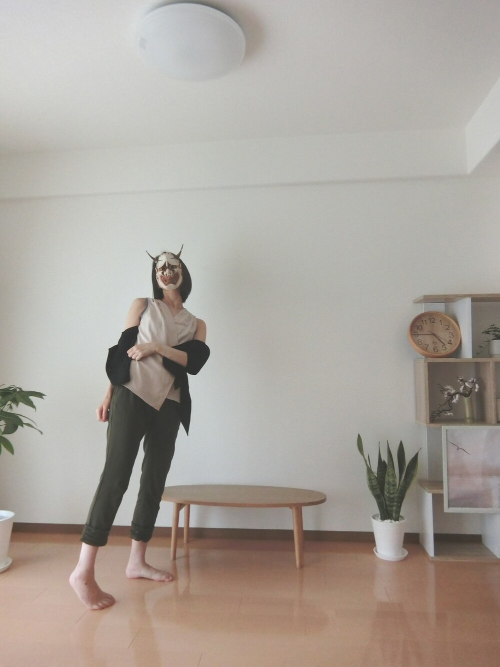 「夏コーデ、お面、カジュアルコーデ、ZARA」｜「ZARAのアイテム（トップス、ベージュ系）」を使った、竹と修行さん（レディース・169cm）の夏コーディネートの2枚目の写真