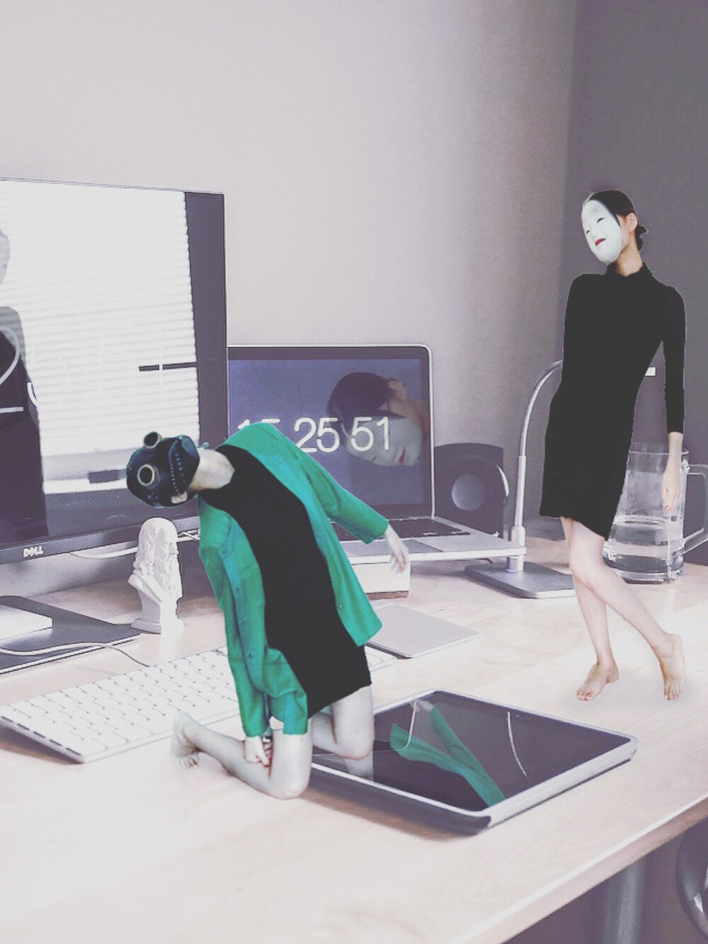 「WEARハロウィン2022、秋服コーデ、休日コーデ、グリーンコーデ」｜「HUGO BOSSのアイテム（ワンピース、ブラック系）」を使った、竹と修行さん（レディース・169cm）の秋コーディネートの2枚目の写真