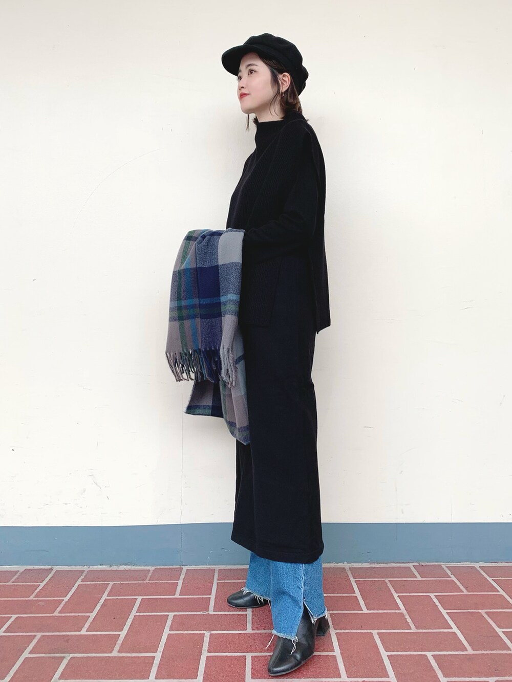 ブラック系のワンピース、ブラック系のワンピース/ドレス、ブラック系のワンピース/ドレスを着用したレディースの秋コーディネートの2枚目の写真