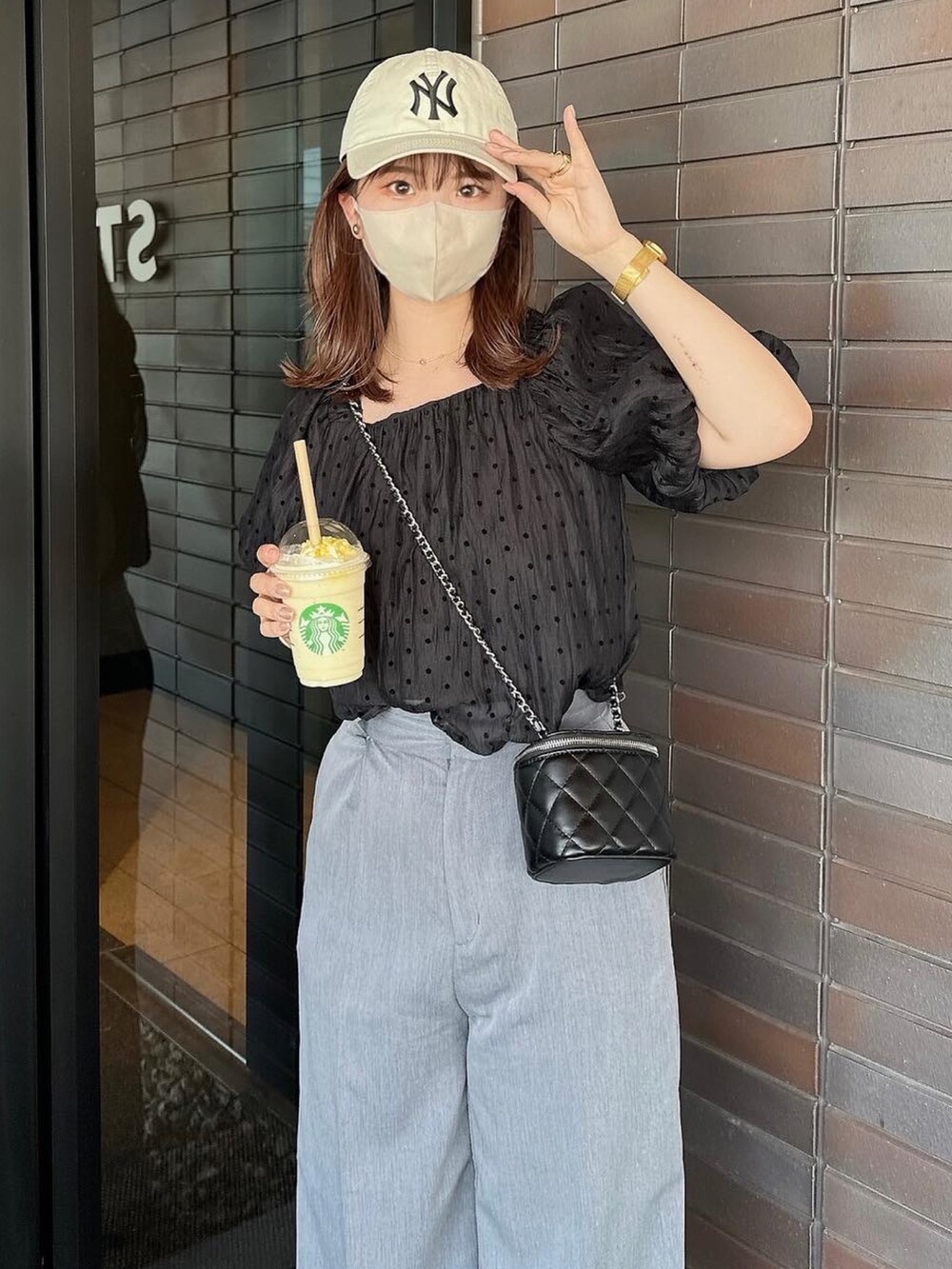 「このスタイルがお気に入り、休日コーデ、カジュアルコーデ、綺麗めカジュアル、着回しコーデ、GRL、グレイル、プチプラコーデ、プチプラ、ブラック、パンツスタイル、タックワイドパンツ、おでかけコーデ、パンツコーデ、今日のコーデ」｜「GRLのアイテム（シャツ/ブラウス、ブラック系）」を使った、fu yuさん（レディース・160cm）の夏コーディネートの2枚目の写真