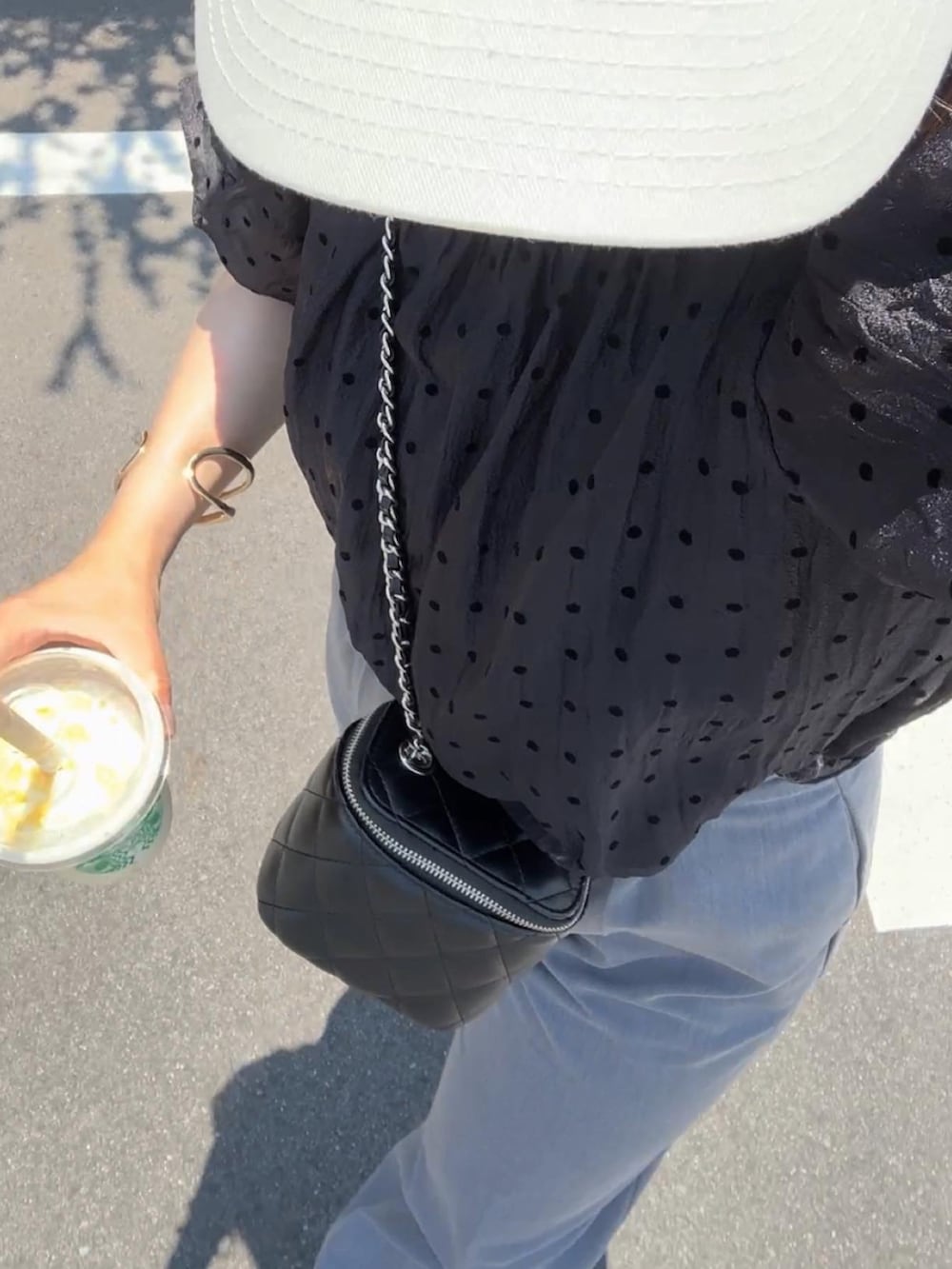 「このスタイルがお気に入り、休日コーデ、カジュアルコーデ、綺麗めカジュアル、着回しコーデ、GRL、グレイル、プチプラコーデ、プチプラ、ブラック、パンツスタイル、タックワイドパンツ、おでかけコーデ、パンツコーデ、今日のコーデ」｜「GRLのアイテム（シャツ/ブラウス、ブラック系）」を使った、fu yuさん（レディース・160cm）の夏コーディネートの3枚目の写真