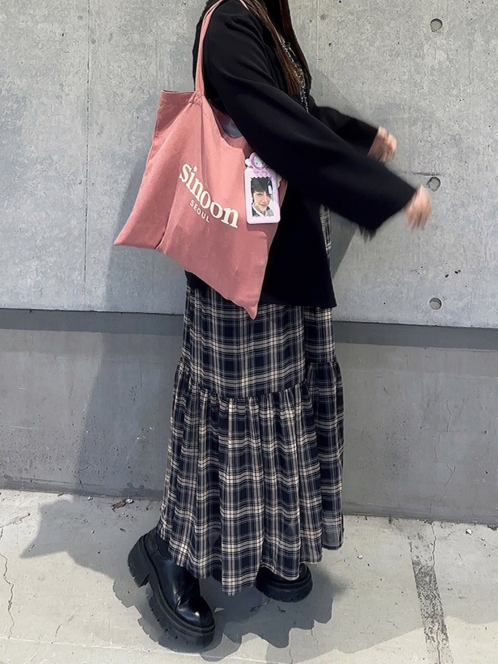 「参戦服コーデ、参戦服、ワンピース、シンプルスタイル、秋のコーデ、今日のコーデ、キレイめコーデ、秋服準備はじめました、お洒落さんとつながりたい、ジャケット、チェック、淡色コーデ、いいね、save、フォローお願いします🤑、骨格ストレート、骨格ウェーブ」｜「GRLのアイテム（ワンピース、その他）」を使った、fu yuさん（レディース・160cm）の秋コーディネートの2枚目の写真