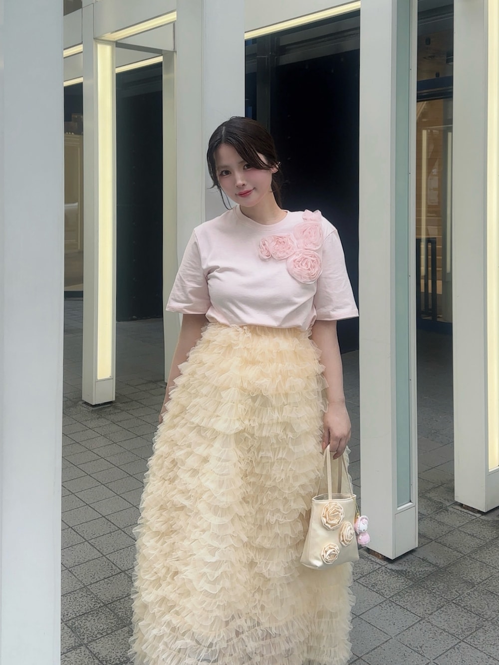 「レイヤードスタイル、大人かわいい、楽チンコーデ、夏コーデ、ガーリー、ガーリーコーデ、ZARA、ザラ、チュール、チュールスカート、スニーカー、骨格ストレート、骨格ウェーブ、いいね、save、フォローお願いします🤑、ピンクシャツ」｜「ZARAのアイテム（Tシャツ/カットソー、ピンク系）」を使った、fu yuさん（レディース・160cm）の夏コーディネートの2枚目の写真