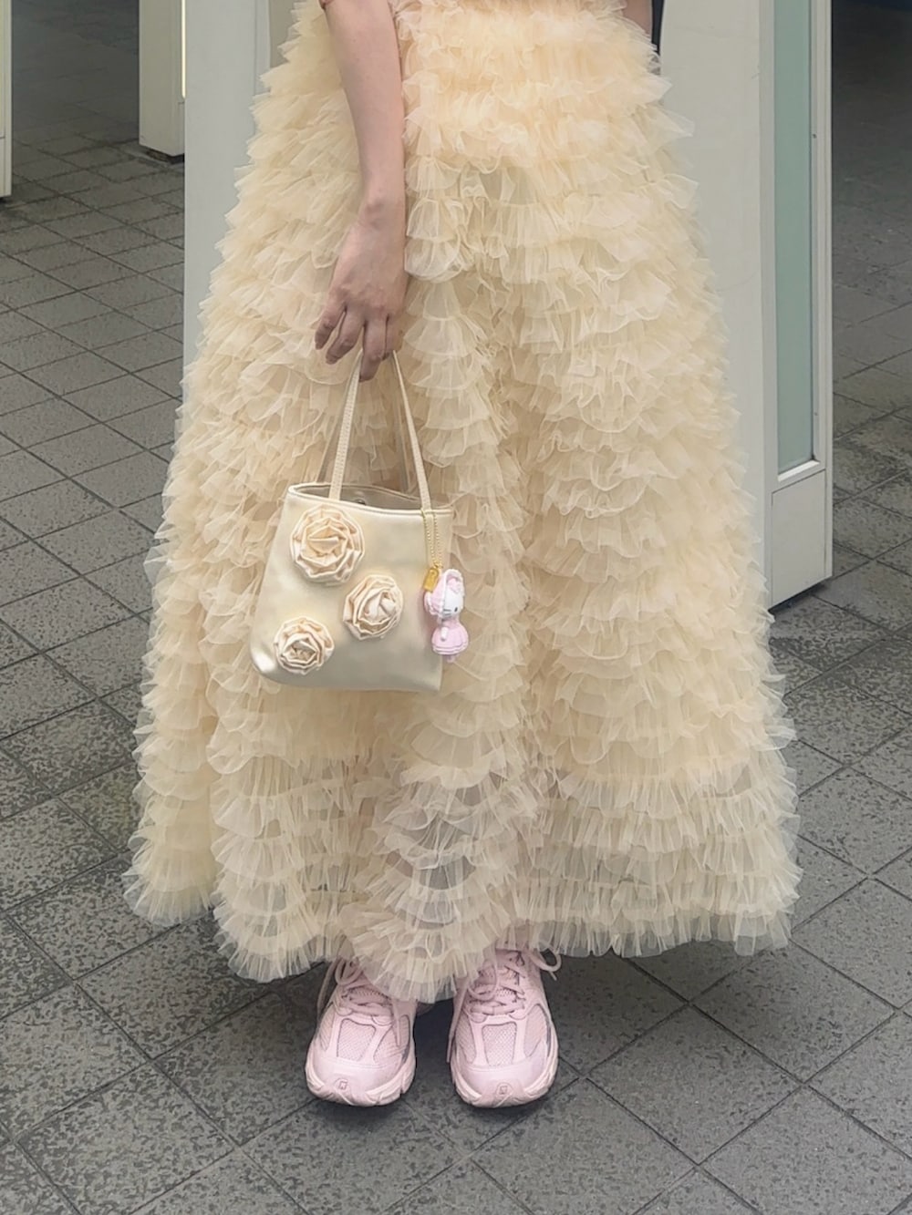 「レイヤードスタイル、大人かわいい、楽チンコーデ、夏コーデ、ガーリー、ガーリーコーデ、ZARA、ザラ、チュール、チュールスカート、スニーカー、骨格ストレート、骨格ウェーブ、いいね、save、フォローお願いします🤑、ピンクシャツ」｜「ZARAのアイテム（Tシャツ/カットソー、ピンク系）」を使った、fu yuさん（レディース・160cm）の夏コーディネートの4枚目の写真