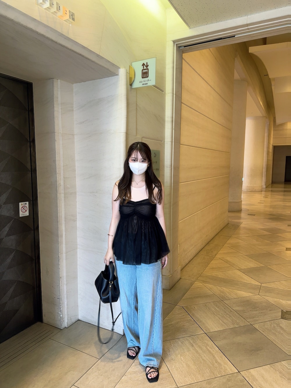「さらっと晴れやかスナップ、夏コーデ、きれいめカジュアル、レイヤードスタイル、サンダルコーデ、ブラックコーデ、お洒落さんとつながりたい、ビスチェ、タンクトップ、いいね、save、フォローお願いします🤑、韓国ファッション」｜「JUNOAHのチュールギャザーキャミビスチェ（キャミソール、ブラック系）」を使った、fu yuさん（レディース・160cm）の夏コーディネートの2枚目の写真