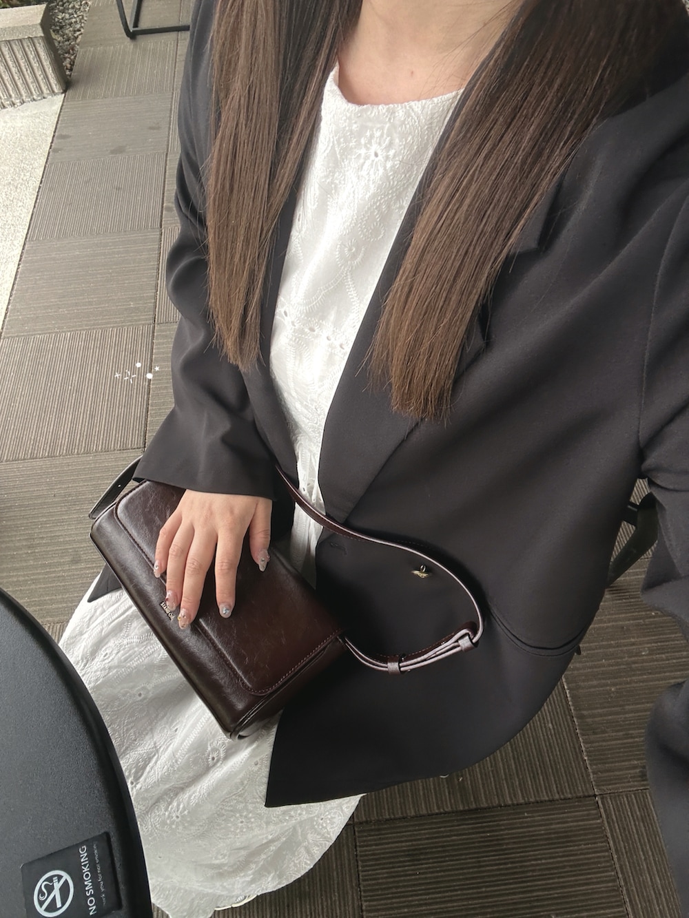 「きれいめカジュアル、お出かけコーデ、ジャケットスタイル、ジャケット、ZARA、スニーカー、スニーカーコーデ、ワンピース、お洒落さんとつながりたい、ロングワンピース、キレイめカジュアル、オトナカワイイ、イエベ春」｜「JUNOAHのスリットスリーブ金ボタンテーラードジャケット（テーラードジャケット、ブラック系）」を使った、fu yuさん（レディース・160cm）の夏コーディネートの3枚目の写真