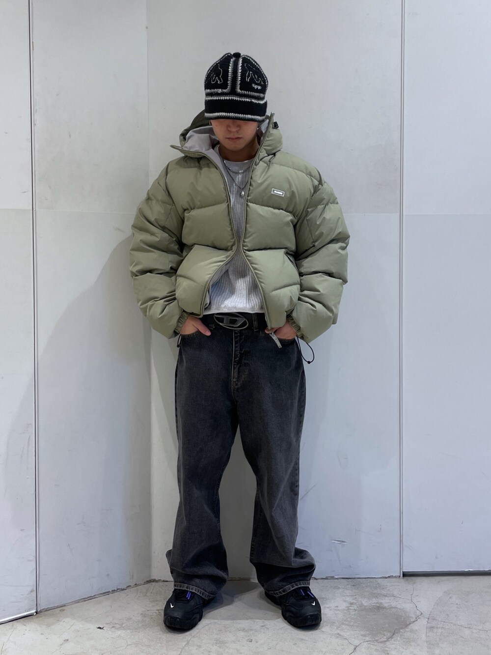 「XLARGE、XLARGE原宿、xlarge＿snap、xlargejp」｜「XLARGEのCROCHET BELL HAT（ハット、ブラック系）」を使った、Xlarge_Willyさん（メンズ・165cm）の冬コーディネートの2枚目の写真