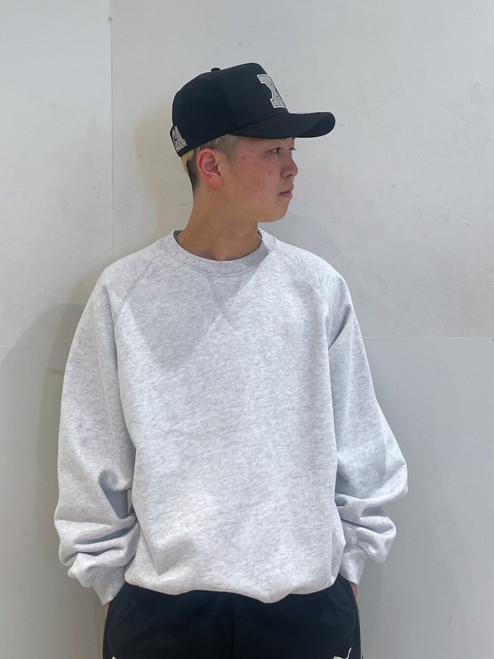「XLARGEのMILITARY RAGLAN CREWNECK SWEATSHIRT（スウェット、グレー系）」を使った、Xlarge_Willyさん（メンズ・165cm）の冬コーディネートの5枚目の写真