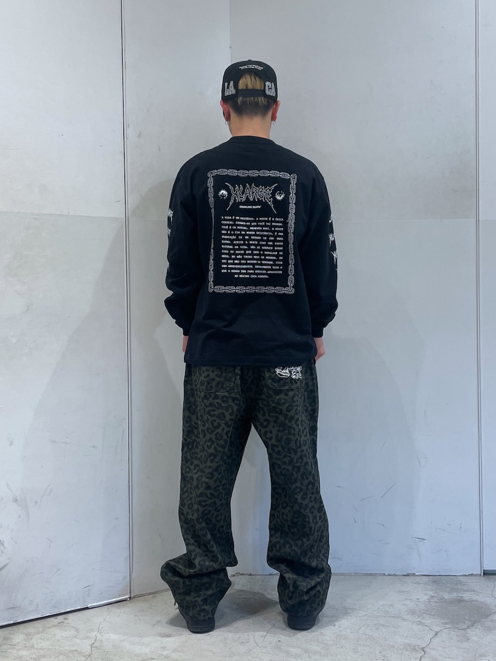 「XLARGE、XLARGE原宿」｜「XLARGEのXLARGE×Crawling Death REMEMBER DEATH L/S TEE（Tシャツ/カットソー、ブラック系）」を使った、Xlarge_Willyさん（メンズ・165cm）の春コーディネートの3枚目の写真