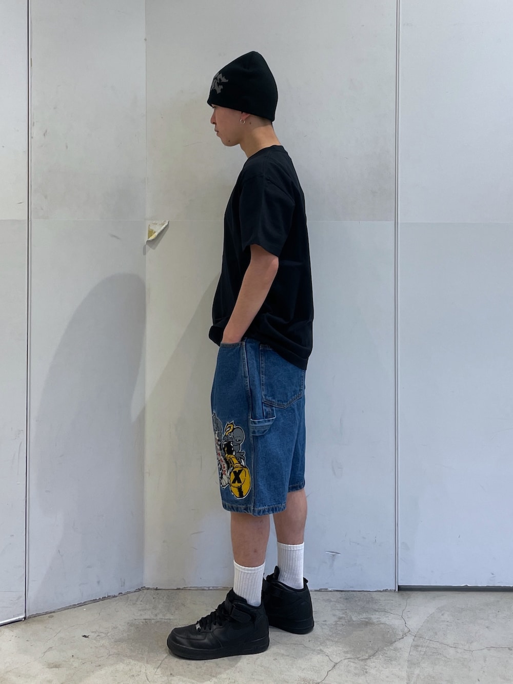 「XLARGE、XLARGE原宿、ootd」｜「XLARGEのSQUARE OG S/S TEE（Tシャツ/カットソー、ブラック系）」を使った、Xlarge_Willyさん（メンズ・165cm）の春コーディネートの4枚目の写真