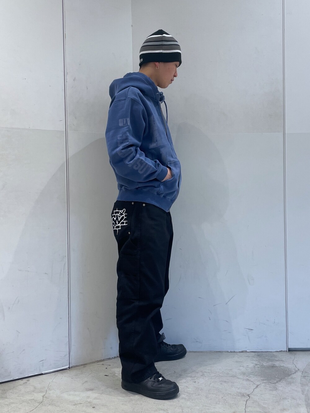 「XLARGE、XLARGE原宿」｜「XLARGEのCOLLEGE LOGO PIGMENT DYED ZIP UP HOODED SWEATSHIRT（パーカー、ブルー系）」を使った、Xlarge_Willyさん（メンズ・165cm）の春コーディネートの2枚目の写真