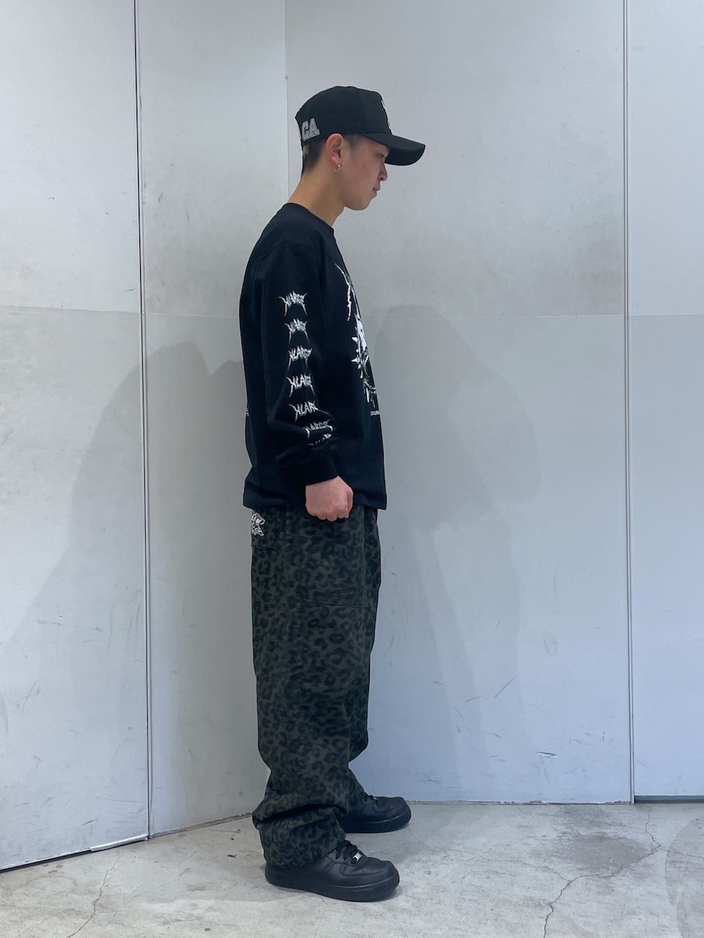 「XLARGE、XLARGE原宿」｜「XLARGEのXLARGE×Crawling Death REMEMBER DEATH L/S TEE（Tシャツ/カットソー、ブラック系）」を使った、Xlarge_Willyさん（メンズ・165cm）の春コーディネートの2枚目の写真