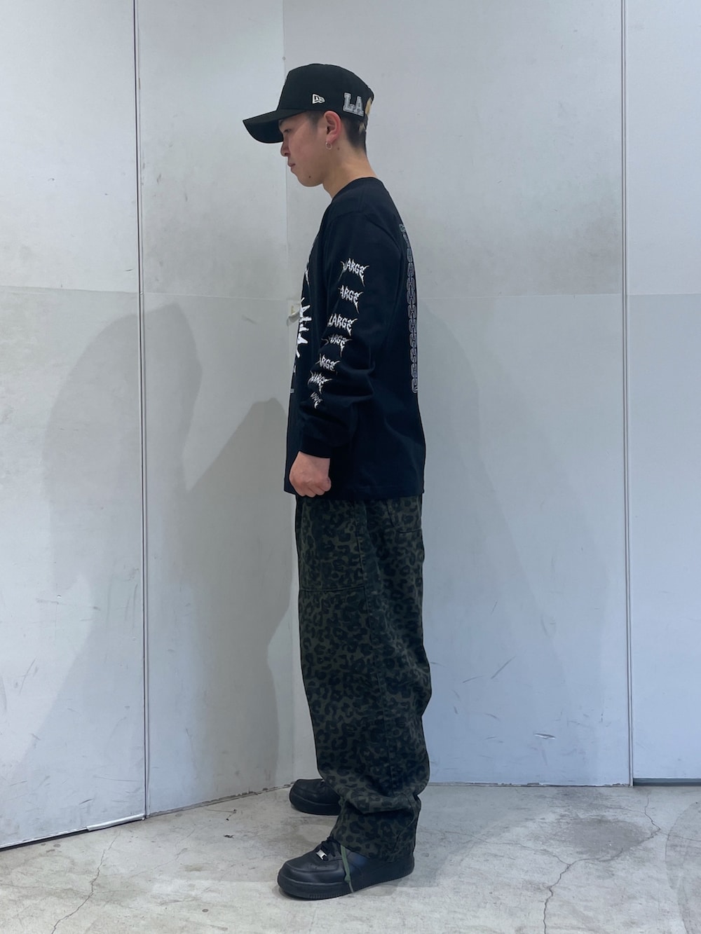 「XLARGE、XLARGE原宿」｜「XLARGEのXLARGE×Crawling Death REMEMBER DEATH L/S TEE（Tシャツ/カットソー、ブラック系）」を使った、Xlarge_Willyさん（メンズ・165cm）の春コーディネートの4枚目の写真
